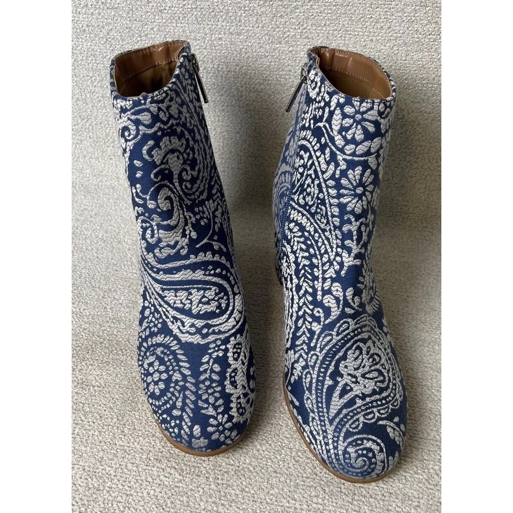 Indigo Rd‎ Boots Women 8.5 Ankle Blue White Paisley Pattern Crusona